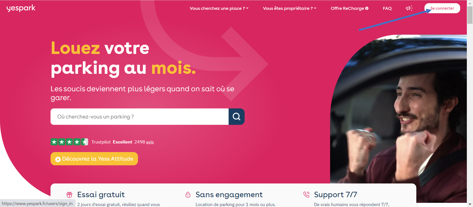 Site yespark.fr: página inicial, seta a apontar para o botão Se connecter (iniciar sessão), no canto superior direito