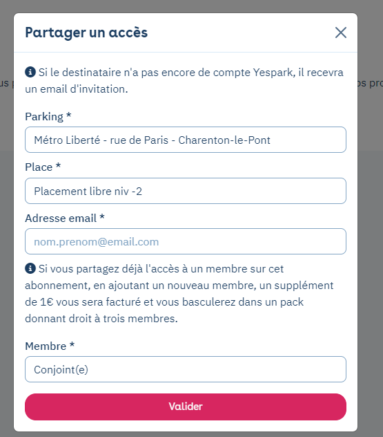 Área de cliente na web: janela Partager un accès com o parque, o lugar, o e-mail do familiar e o tipo de membro