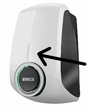 Punto de recarga EVBox, una flecha muestra la zona donde presentar el mando